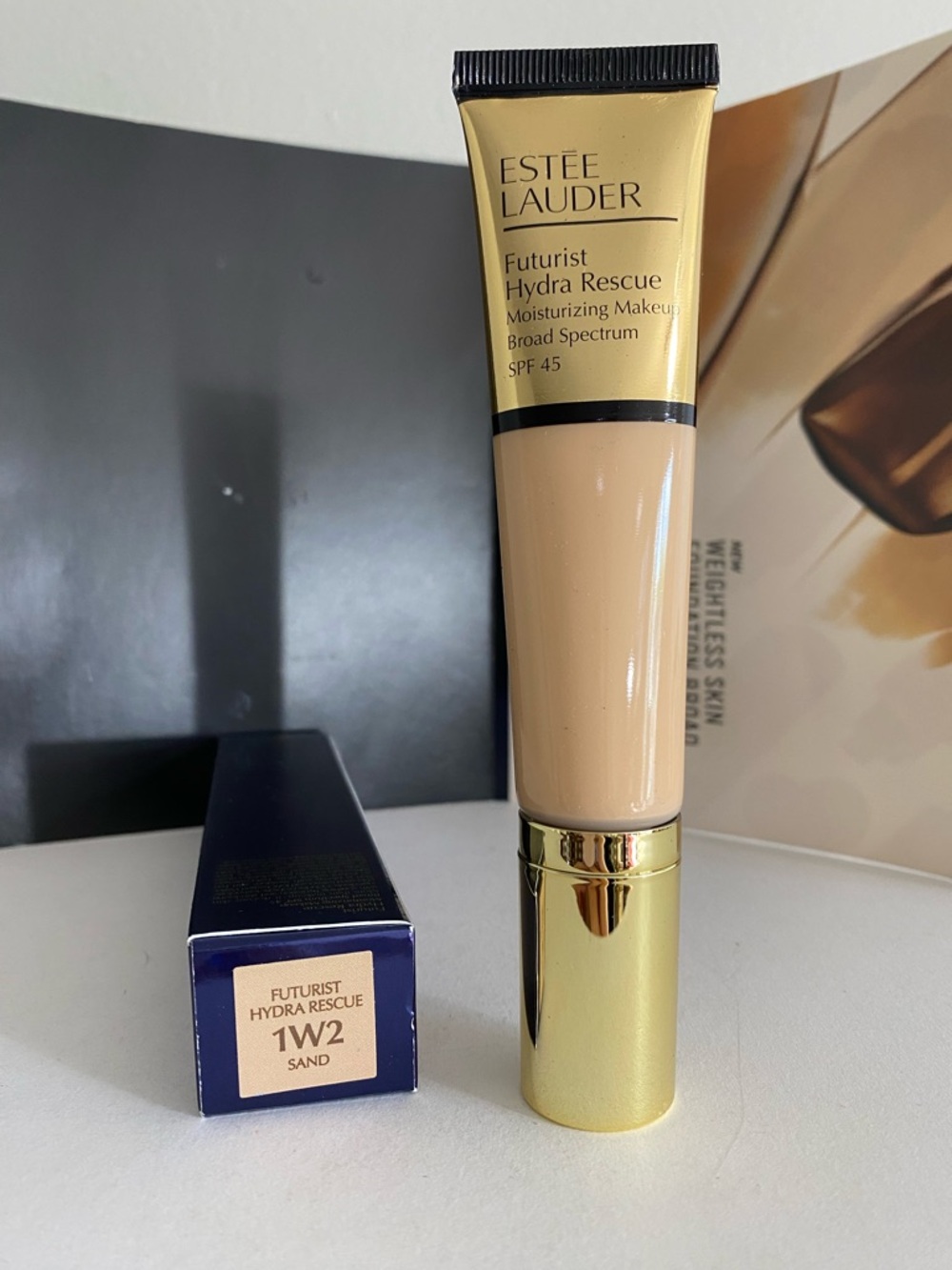 Estee Lauder Futurist Hydra Rescue Moisturizing Makeup, 1W2 Sand, 35 ML, NIB